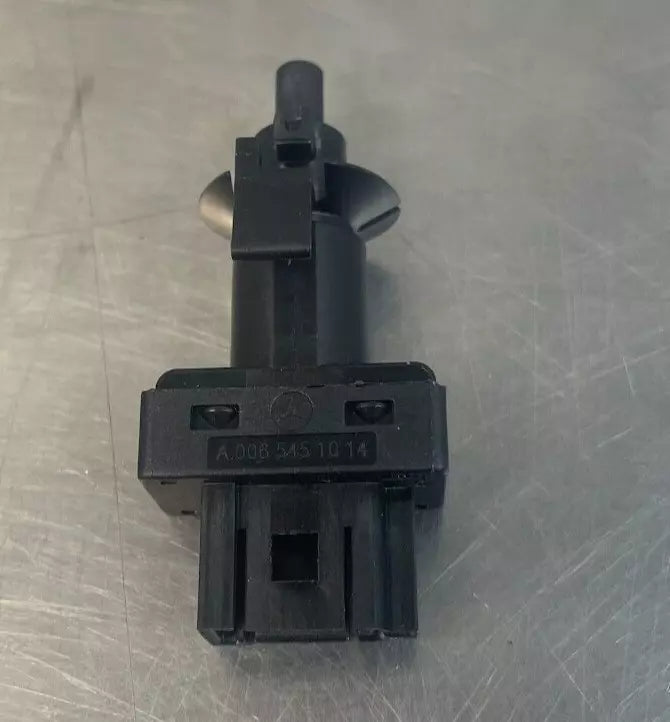 Mercedes-Benz Clutch Pressure Switch, For 906/907/910 Sprinter, A0065451014