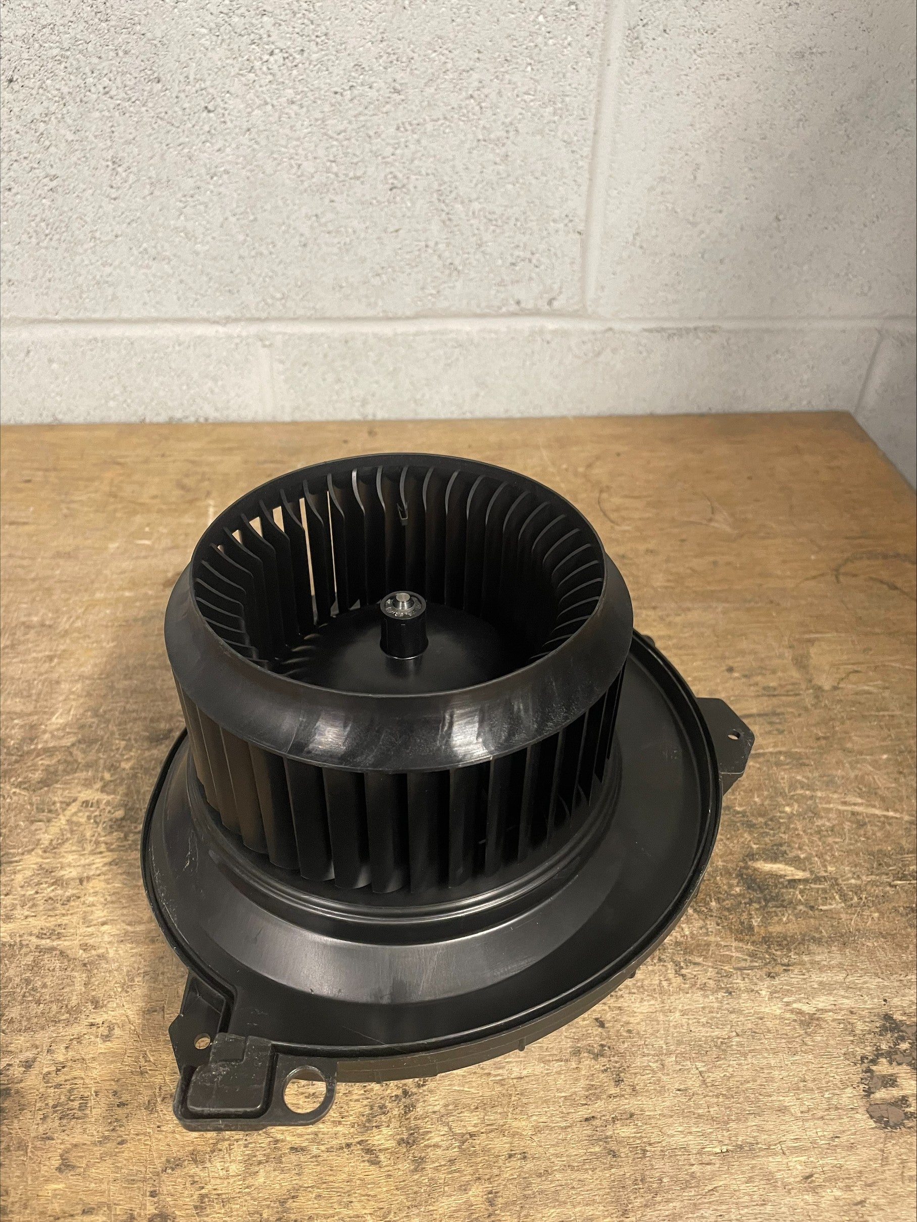 Interior Blower Fan Motor – OE Ref. A0028355001 – Fits Mercedes (Left-Hand Drive)