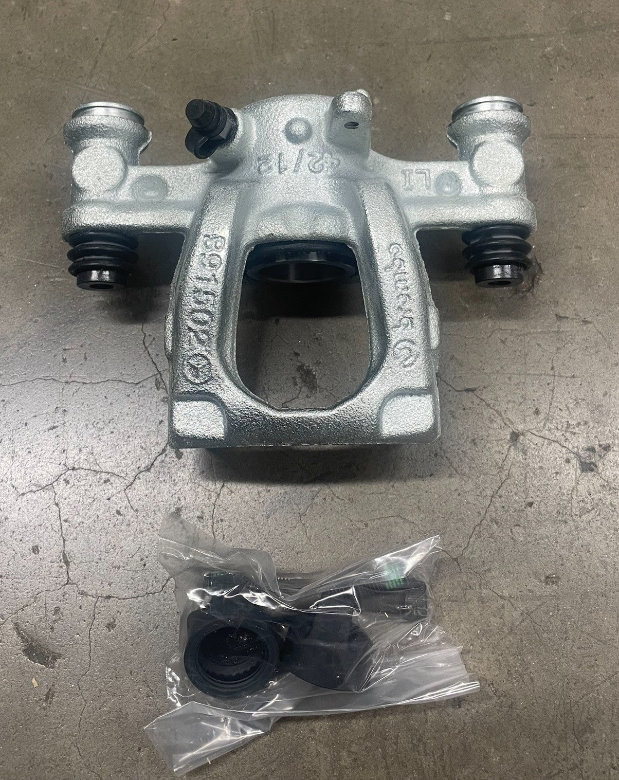 Genuine Mercedes-Benz LH Rear Brake Caliper, For 447 Vito, A4474208000