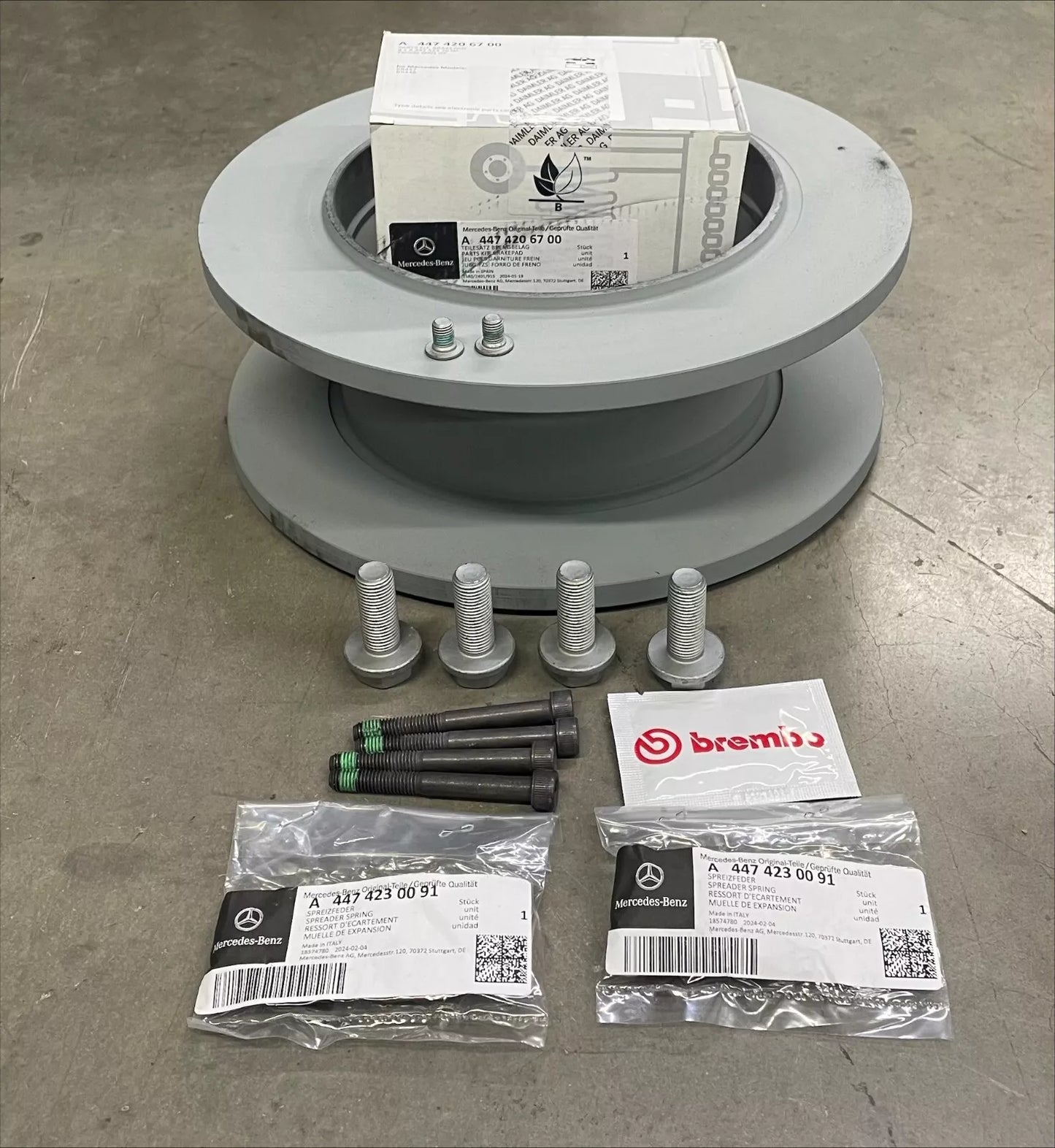 Genuine Mercedes-Benz Vito Rear Brake Discs & Pad Kit - WDF447 Vito