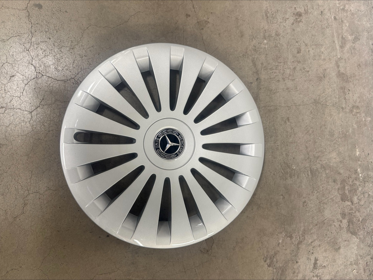Genuine Mercedes-Benz 17" Wheel Trim, For 447 Vito, A4474001000