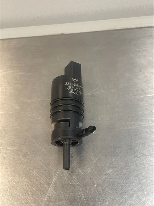 Mercedes-Benz Windscreen Washer Pump. For 907/910 Sprinter, A2218690121