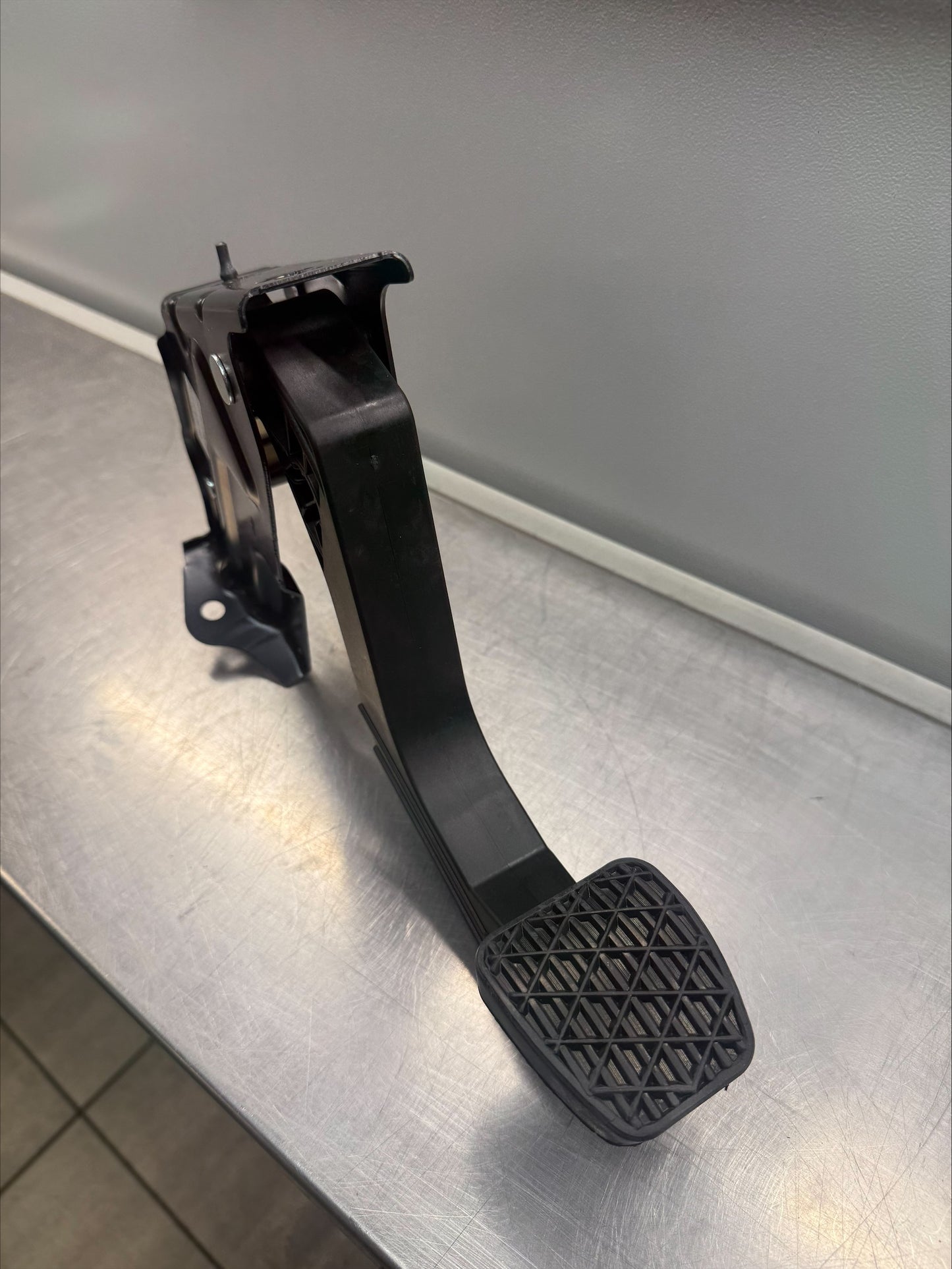 Genuine Mercedes-Benz Clutch Pedal, For 906 Sprinter, A9062900501